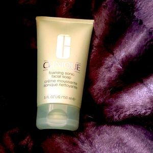 Clinique Foaming Sonic Facial Soap